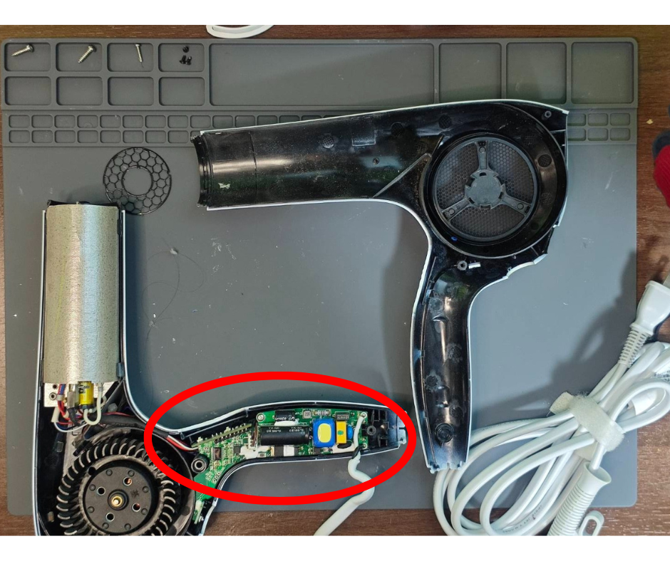 リファドライヤーの分解修理中に確認した基板部分の内部構造